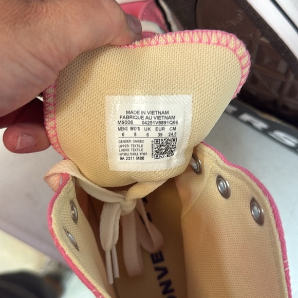 Converse Chuck Taylor All Star Sneakers, Men's 6 Women’s 8, Pink, New with Box - Picture 5 of 7